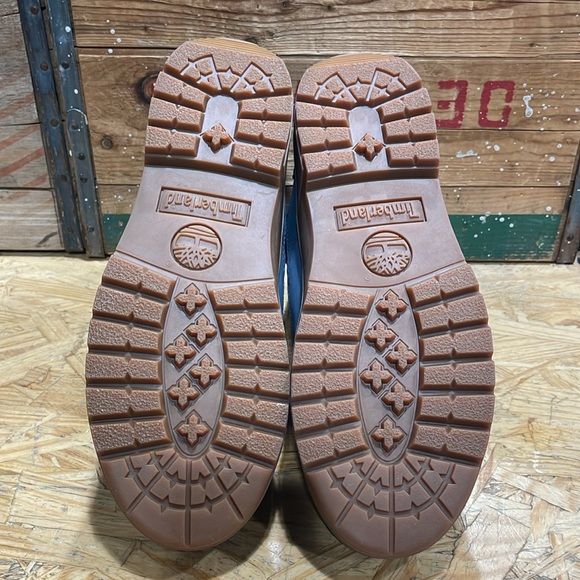 Brand new Waterproof Timberland 6” field boot in dark blue nubuck. - Picture 4 of 7